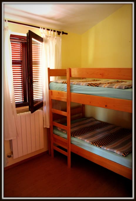 Loft bed in 2a