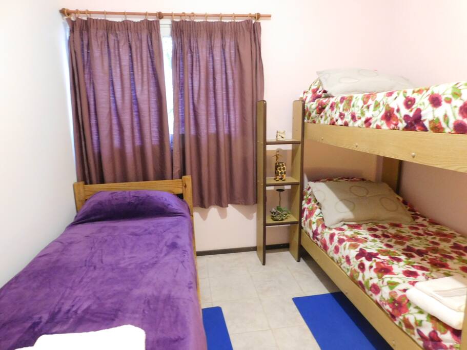 Cama simple y litera