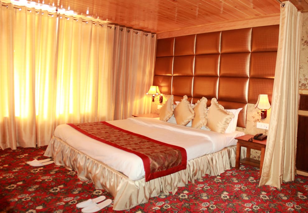 Luxurious bedroom to make your stay exotic.