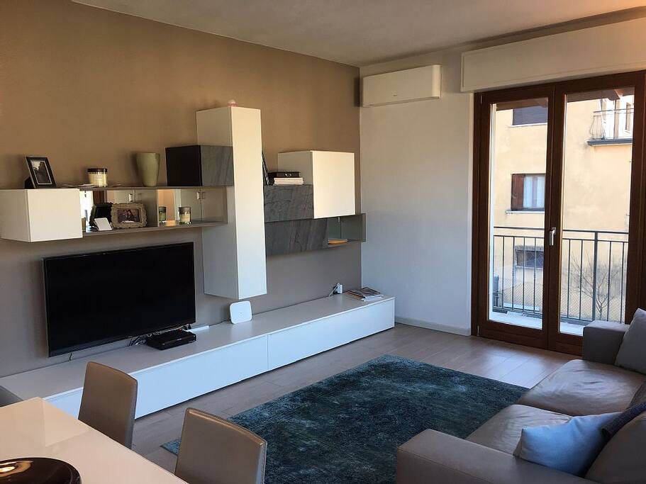 Design living room with Flat smart tv, Sky system and Wifi