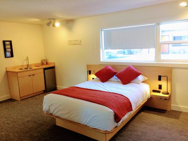 Mount Baker Room at the Heliotrope Hotel