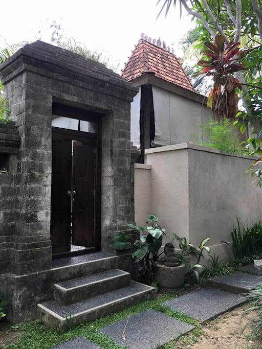 traditional balinese entrance