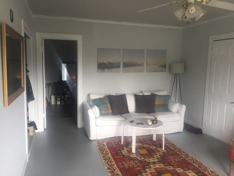 Light and bright entry room.