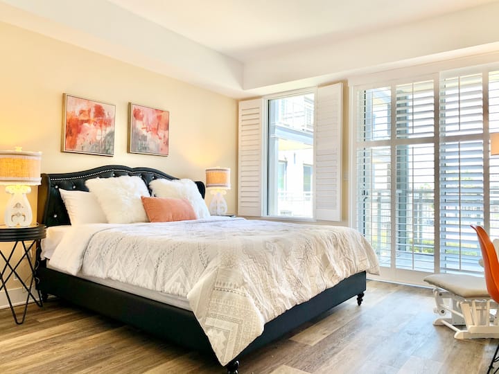 Svetlá a priestranná hlavná spálňa na poschodí 