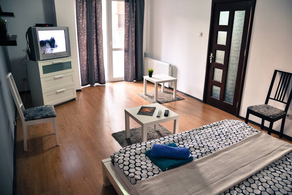 Living room, king size bed, tv, balcony