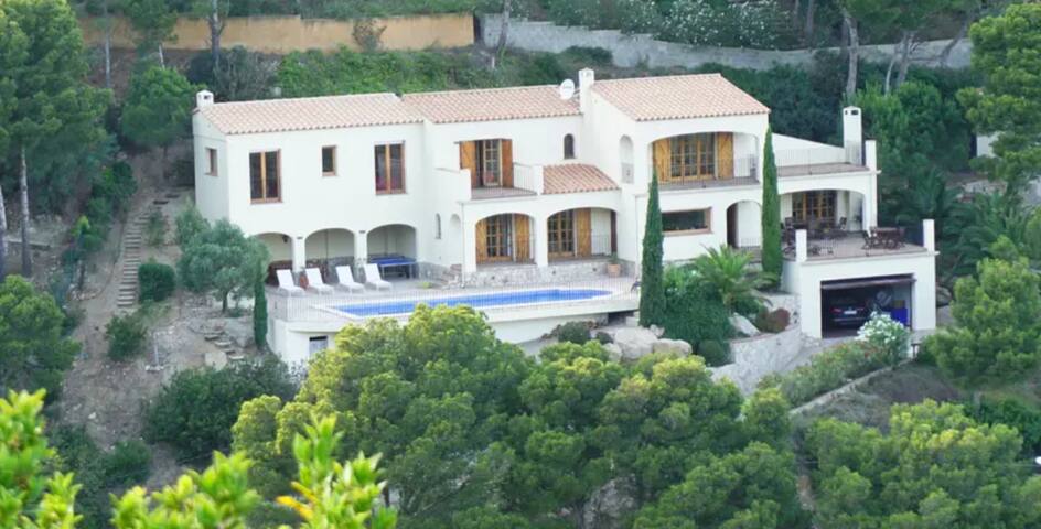 Amazing sea view property with pool