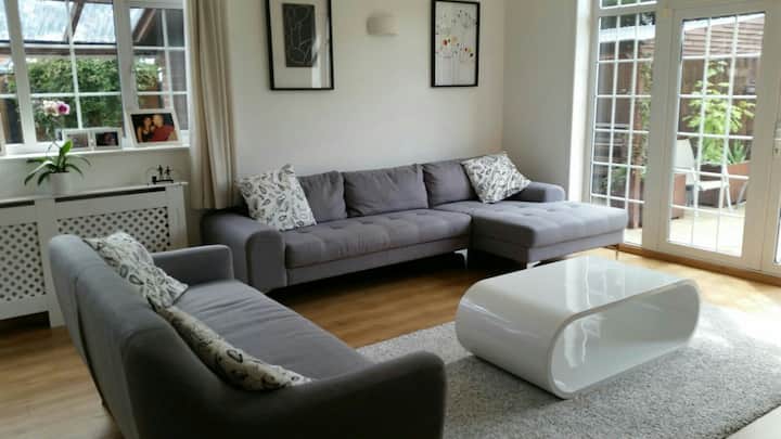 Charming Family House In Totteridge - Enfield