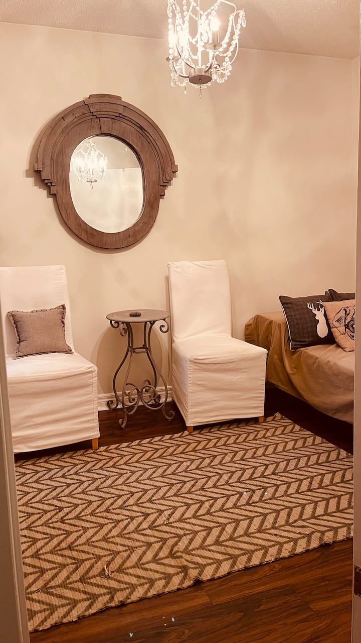 Det  tredje sovrummet har en dagbädd. Lämpligt för ett barn eller en liten vuxen