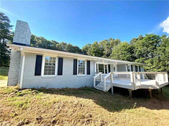 Lake Hartwell Anderson/Clemson dock volleyball ct. Houses for Rent in