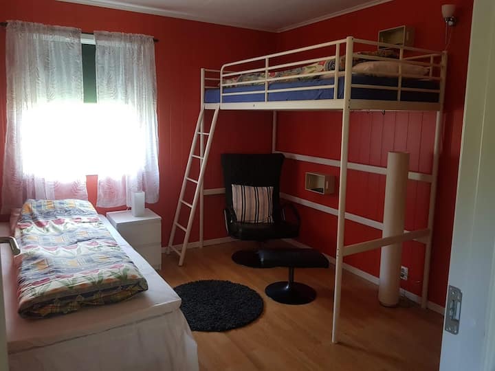 Bedroom with two single beds.