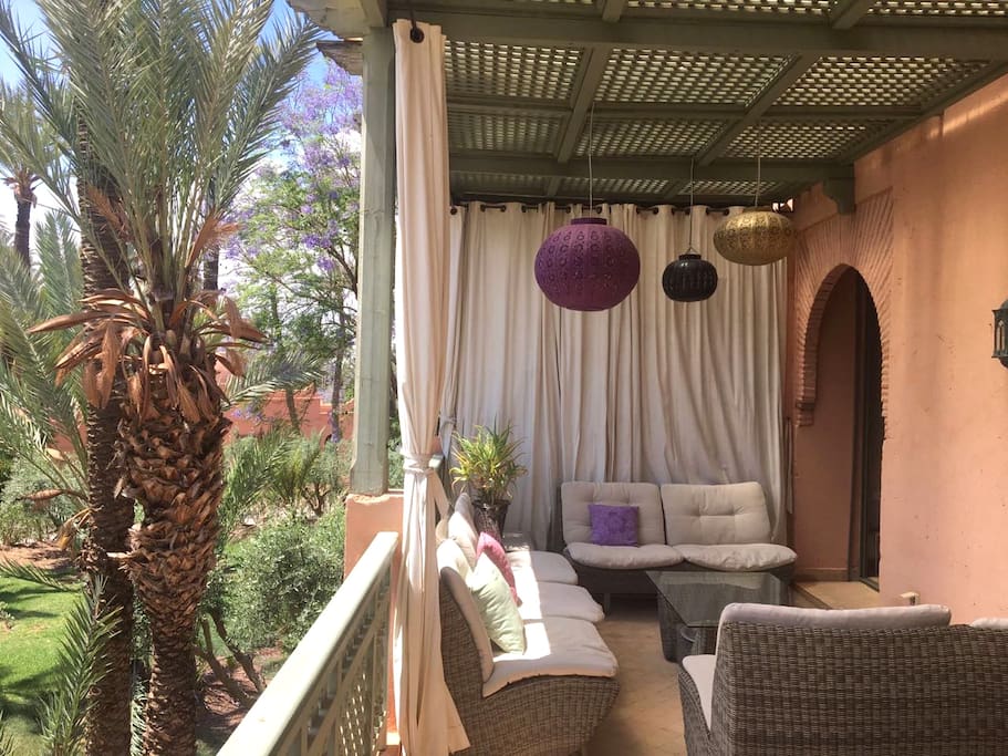 Une magnifique terrasse pour une vie dedans dehors
