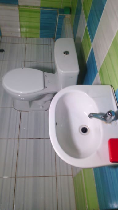 Servicio higiénico con ducha