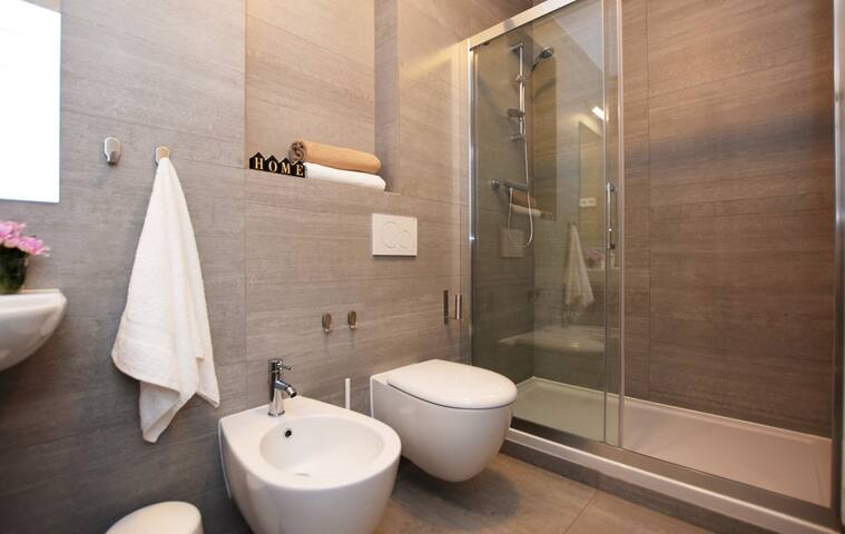 💙pragueforyou💙 Spacious apts up to 15 pers w/ AC gallery image 3