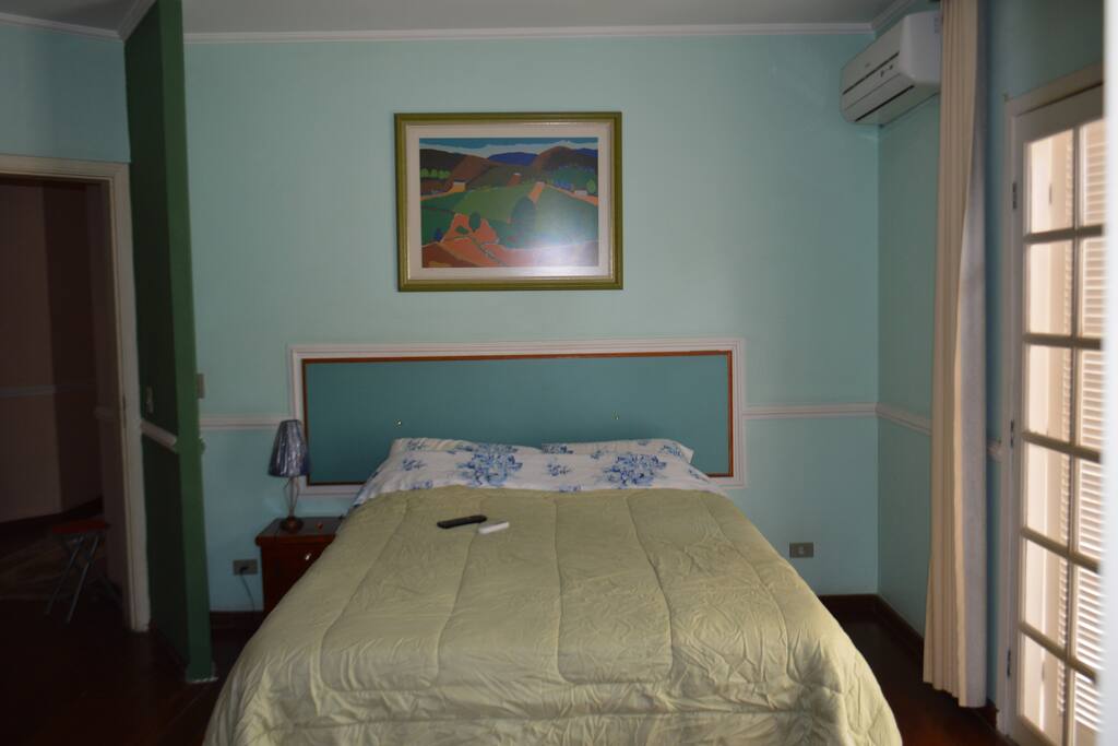 suite verde, acomoda casal ou três