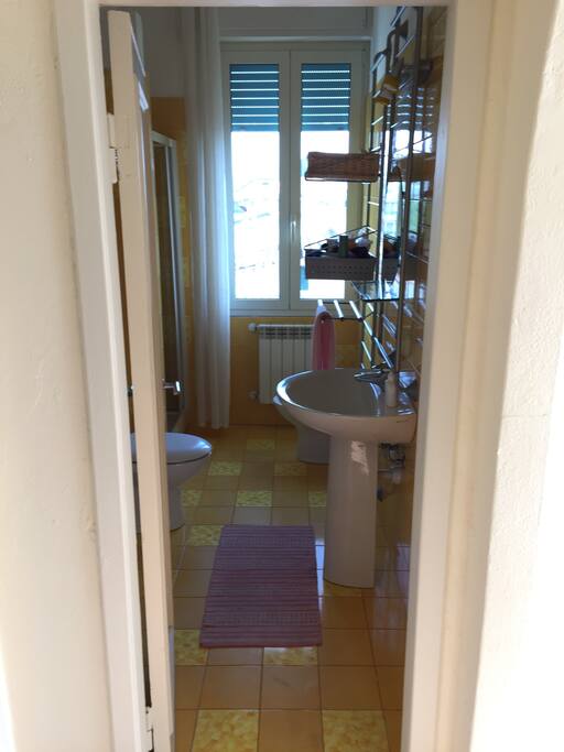 3 -Bagno esclusivo con doccia e lavatrice