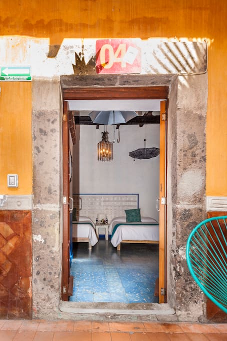 Acceso a la habitación.