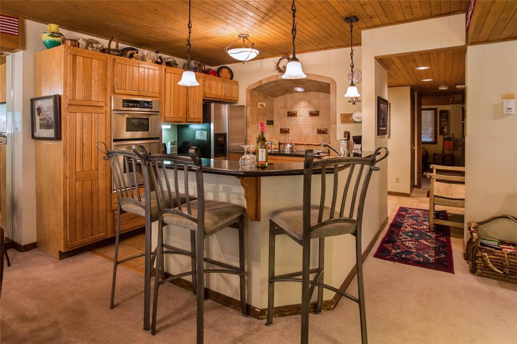 Chair, Furniture, Dining Room, Indoors, Room