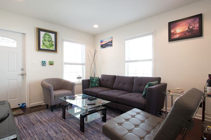 Private RM/BR - Mins to DC/UMD - Free OS Parking!