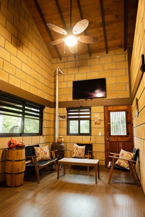 Top performing Airbnb: Adobe cabin with infinity pool, Santiago N.L. in Santiago