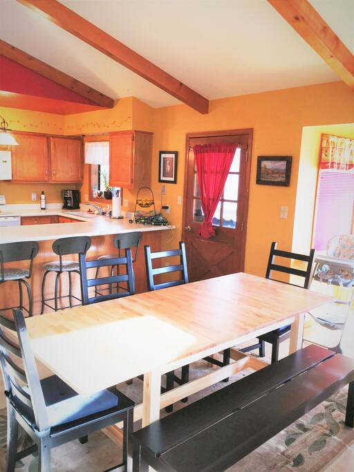 Dining area - seats 6