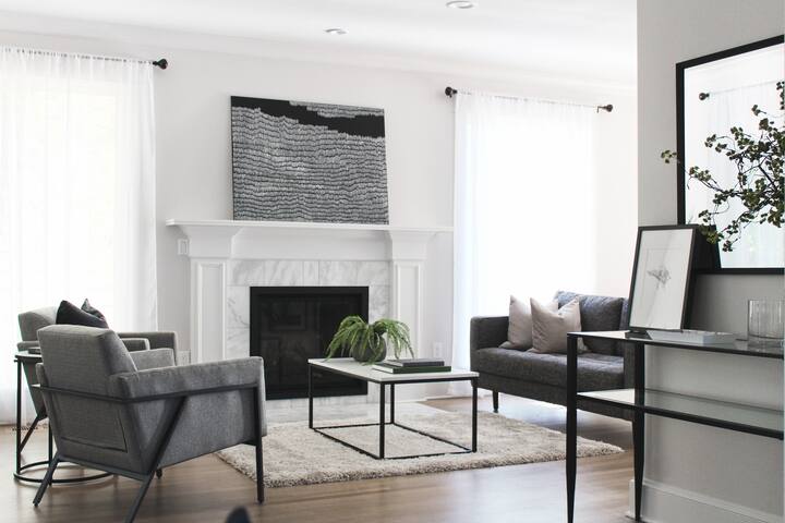 Modern Home in SE walk to Hawthorne & Division gallery image 4