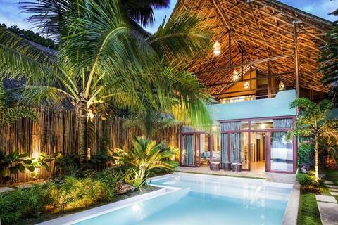 Beachfront Luxury Pool Villa with Sunset View