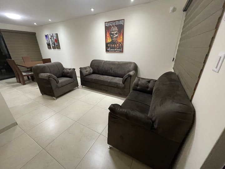 Comoda Casa En Privada Con Alberca Techada Y Gym - San Luis Potosí
