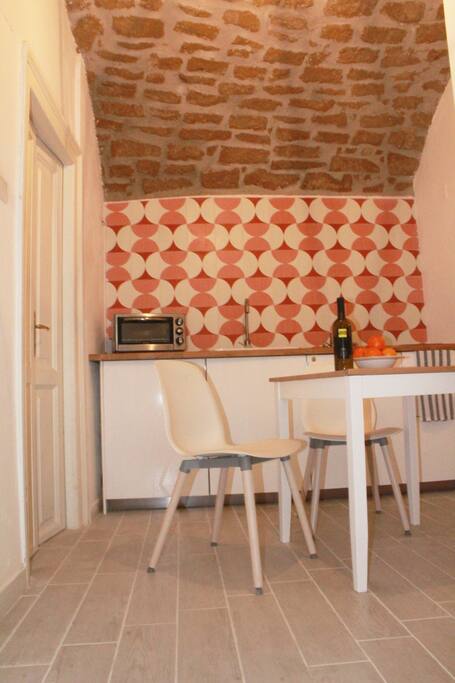 DueVolte apartment is a refuge in the heart of Naples, the history of the house was valorized for to exalt the charm of the place. The archway ceilings make it cozy spaces, the contemporary design complete the accommodation with every comfort. You could live an experience fully involved in folk tradition and enjoying all the major attractions - food and monuments -that the city can offers. DueVolte is a border between tradition and innovation, a place full of neapolitan soul.