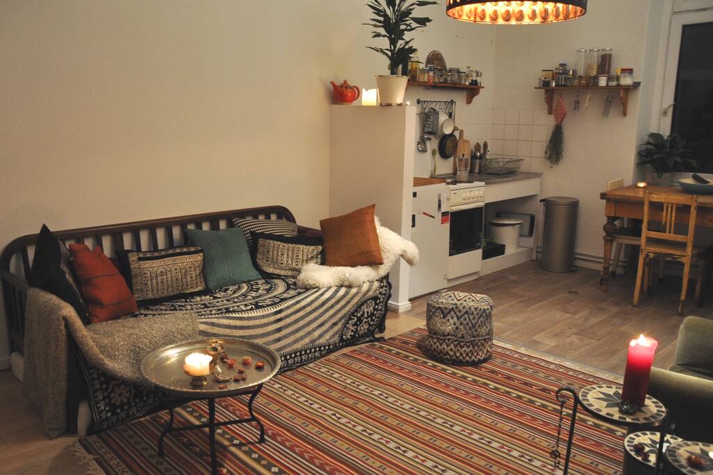 Wohnzimmer + offene Küche - living room and open kitchen