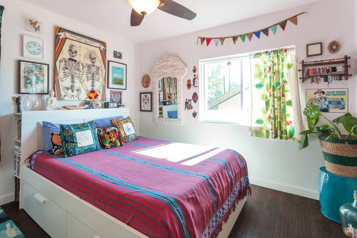 The Frida | Bright Kid Friendly Home with VIEWS gallery image 5