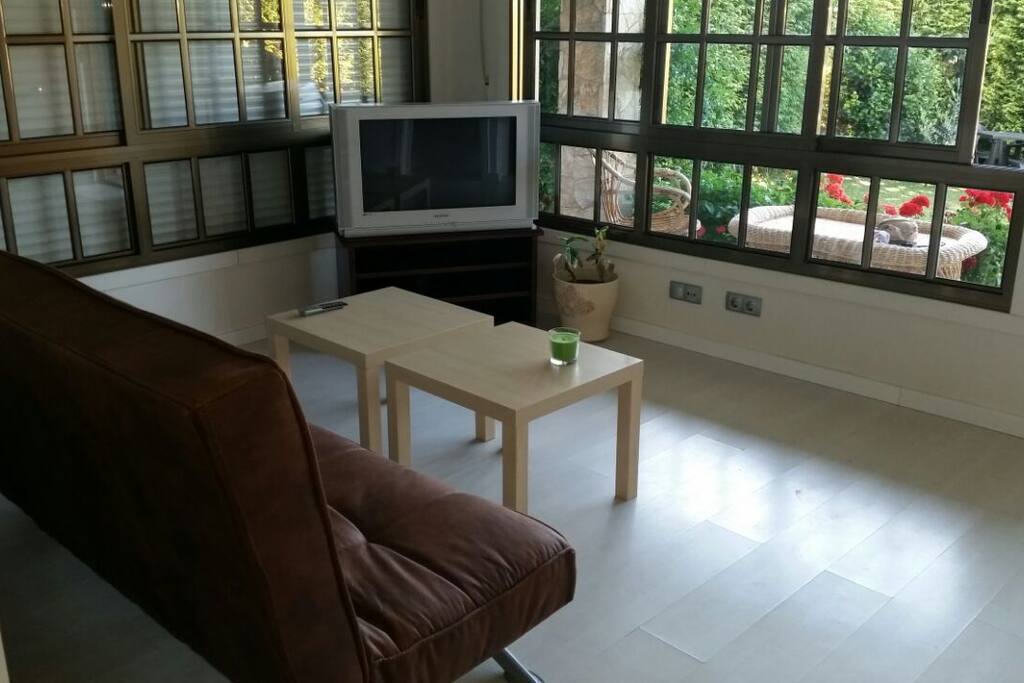 Salón, vistas al Jardín