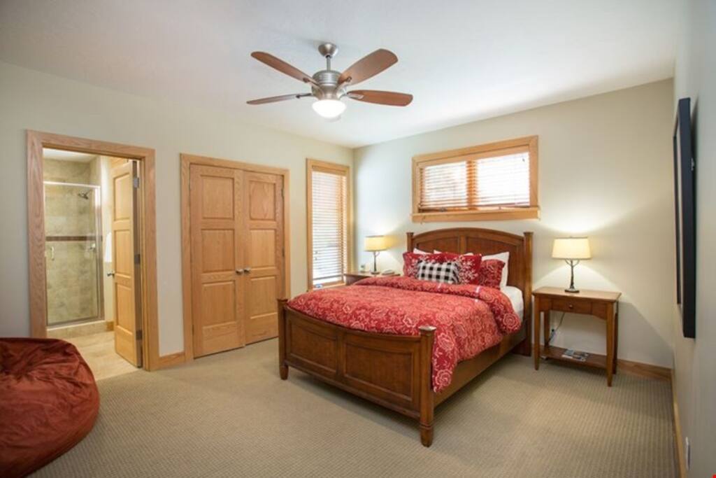 Rooms come with private ensuites.