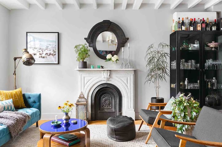 Park-side Single family townhouse with parking. gallery image 4