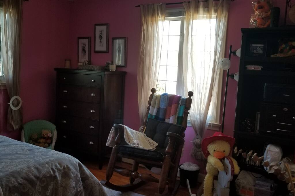 Queen room