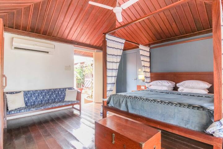 Bedroom 1 image 2