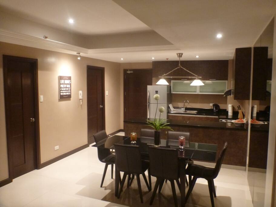 complete with breakfast counter