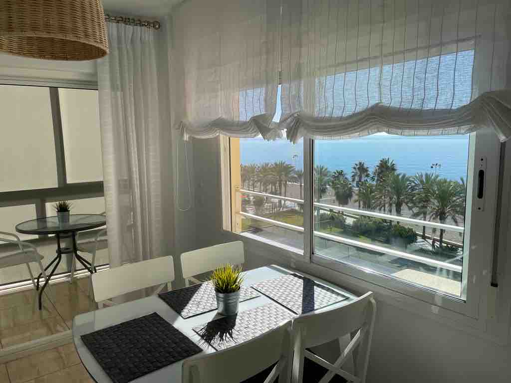 Successful Airbnb property: Fantastic 2 bedroom waterfront apartment. in Algarrobo