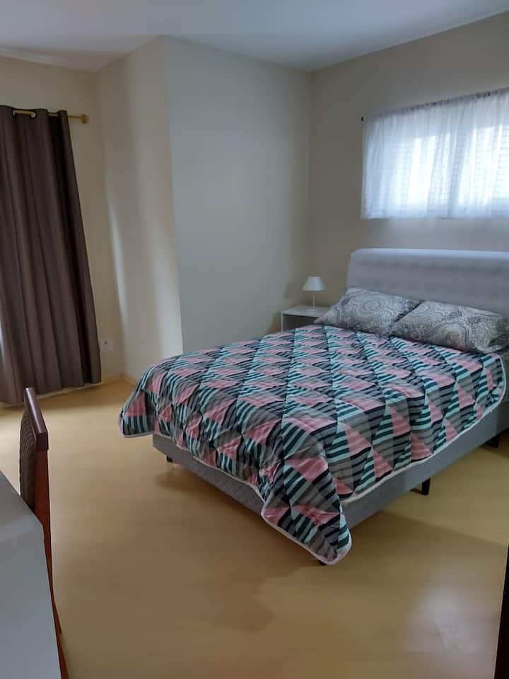 Ipê Suite - 1 двойно легло, гардероб и странична маса с телевизор и Wi - Fi.