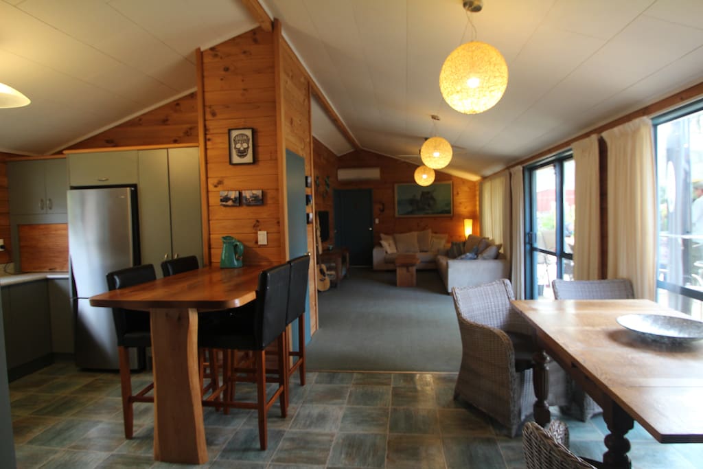 lounge/kitchen/dining
