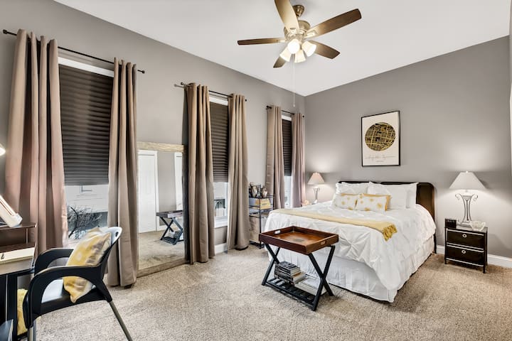 Minutes to Downtown, Walk to Lafayette Park/Square