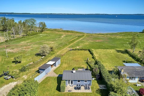Unique waterfront cottage for the family