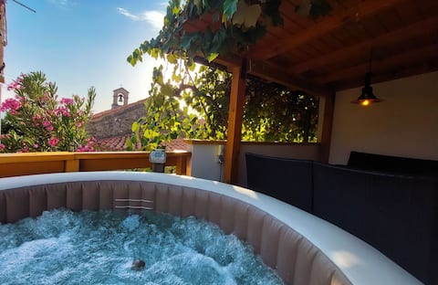 Old stone townhouse + massage pool