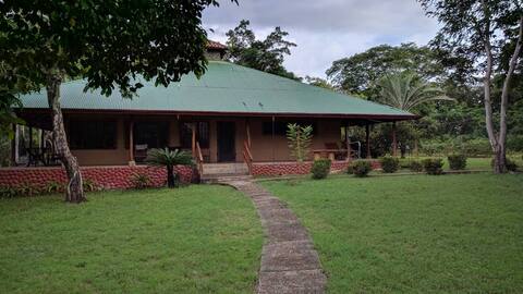 Rustic Casa Naranja (2Bdrm+Loft) - 5mins to Beach!