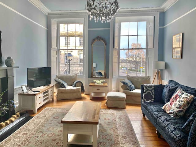 SALE! Enormous Luxury 4 Bed, Sleeps 8-10