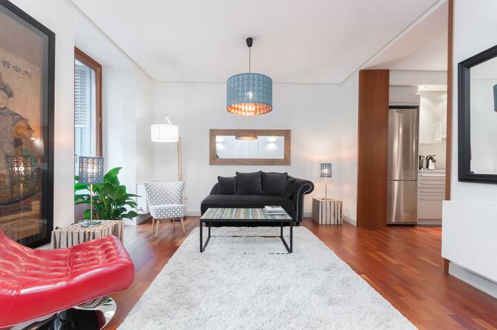 PLAZA MAYOR BEST LOCATION, AC ALL HOME 3 BDR/2 BTH gallery image 4