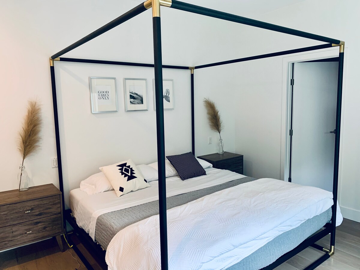 1张特大号床，带套房