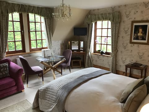 Highland Bear Lodge - Mary Queen of Scots Suite