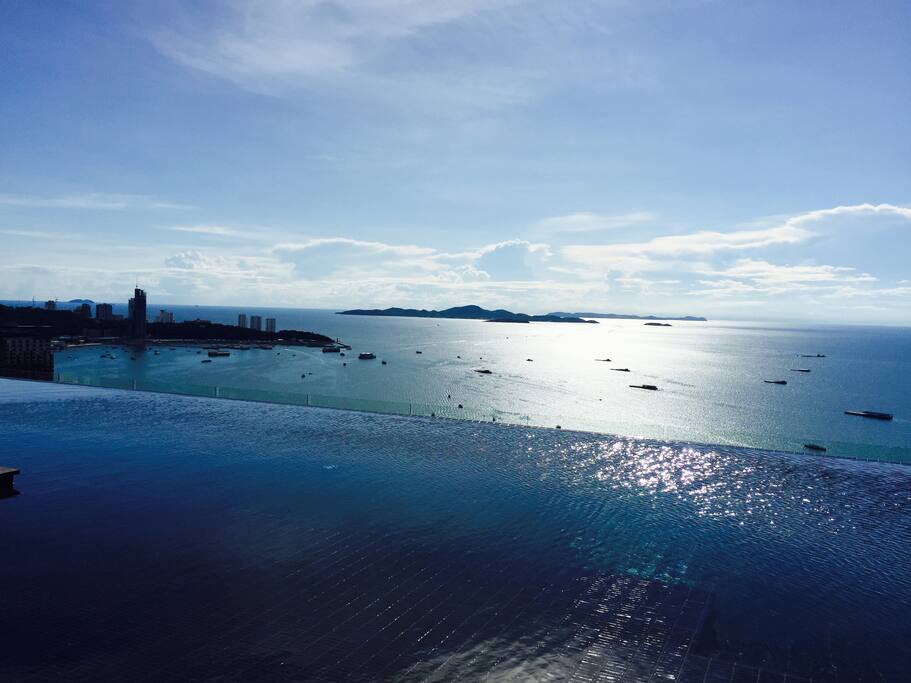 44th Floor Rooftop Swimming Pool, Building A