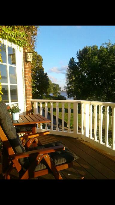 Großer Balkon mit uneingeschränktem Elbblick!