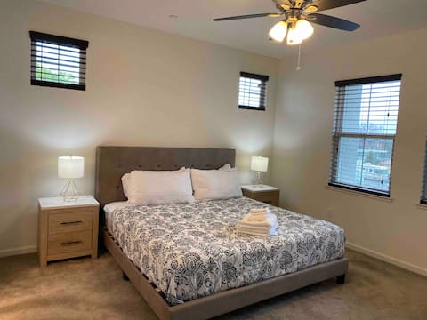 Cheerful and bright 4 bedroom 3.5 bath townhouse